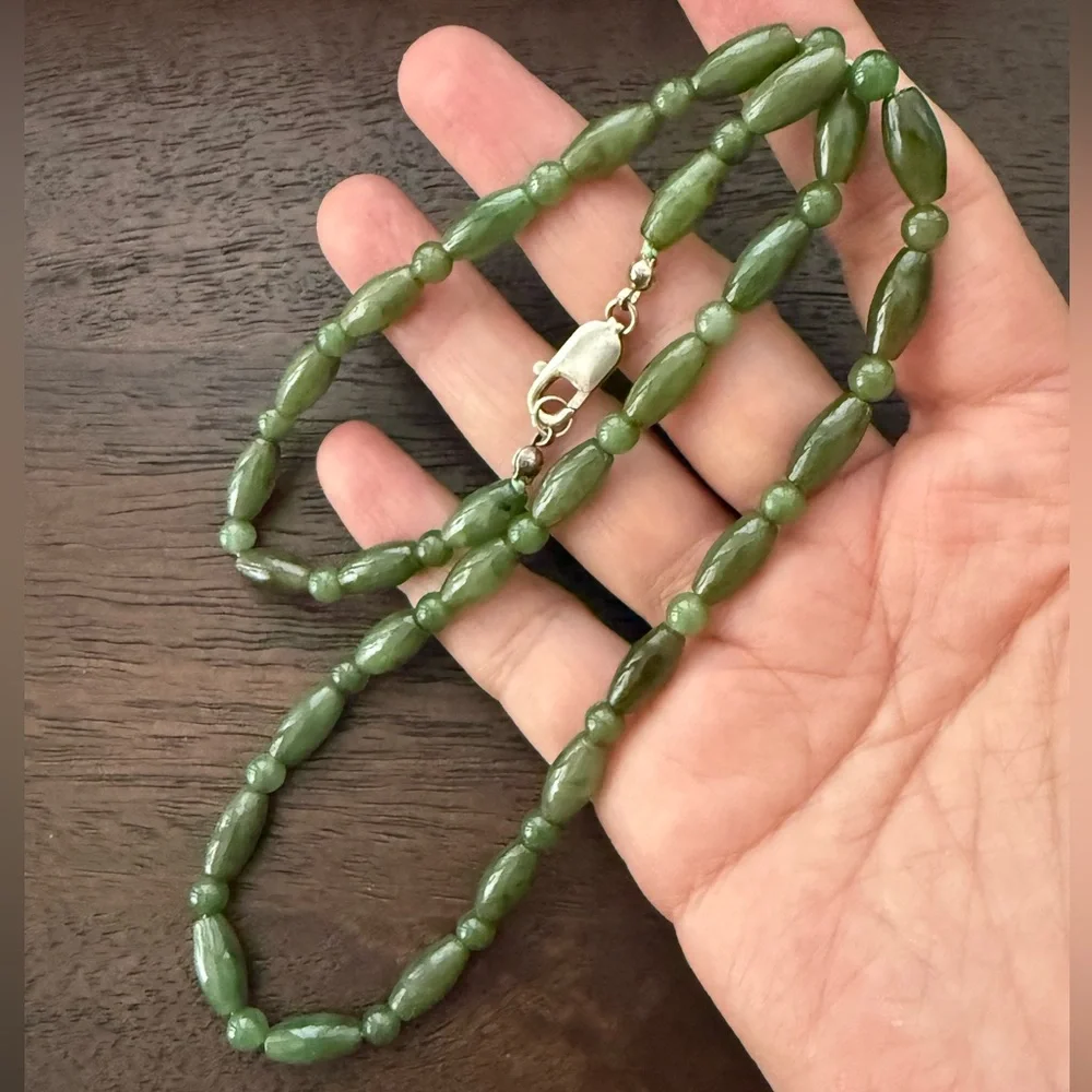 Nephrite jade barrel and round bead solid sterling silver necklace - Picture 2 of 9